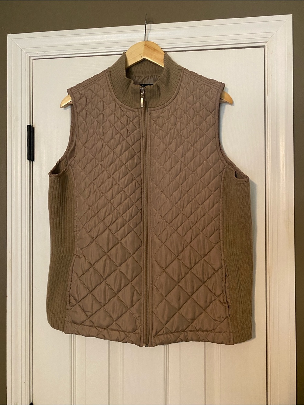Fresh - Quilted Sleeveless Vest Jacket - Taupe - size XL (women’s)
